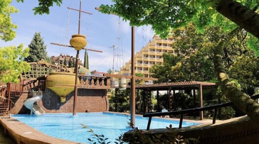 Мини-аквапарк и детский бассейн