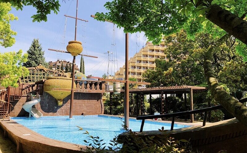 Мини-аквапарк и детский бассейн